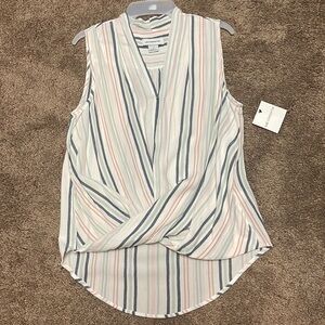 Liz Claiborne Women sleeveless wrap top ,size small .